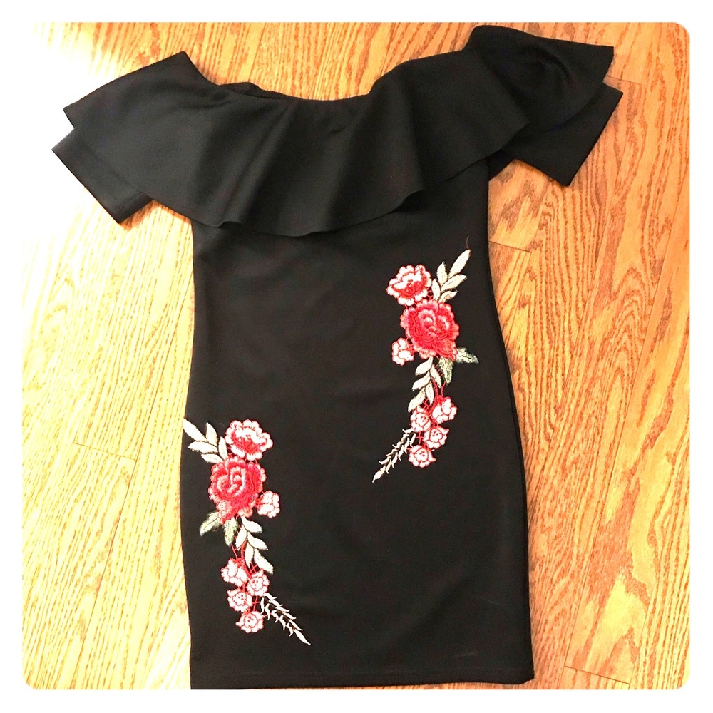 Black flower appliqué dress